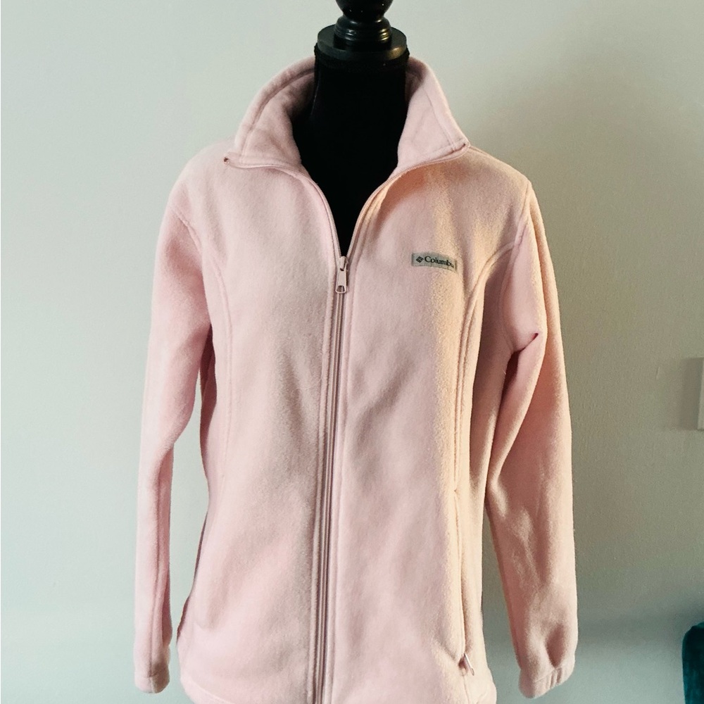 Columbia Pink Jacket Cozy and Durable for Chilly Days